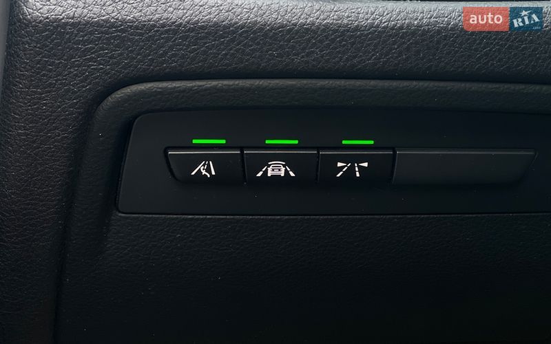 Седан BMW 3 Series 2018 в Львове