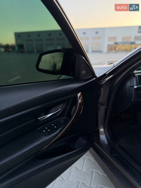 Седан BMW 3 Series 2013 в Черновцах