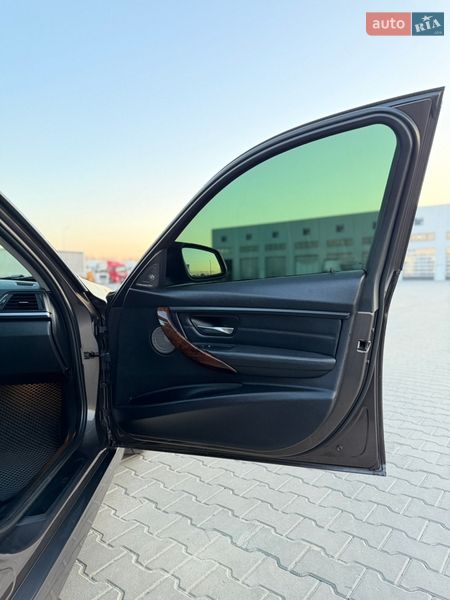 Седан BMW 3 Series 2013 в Черновцах