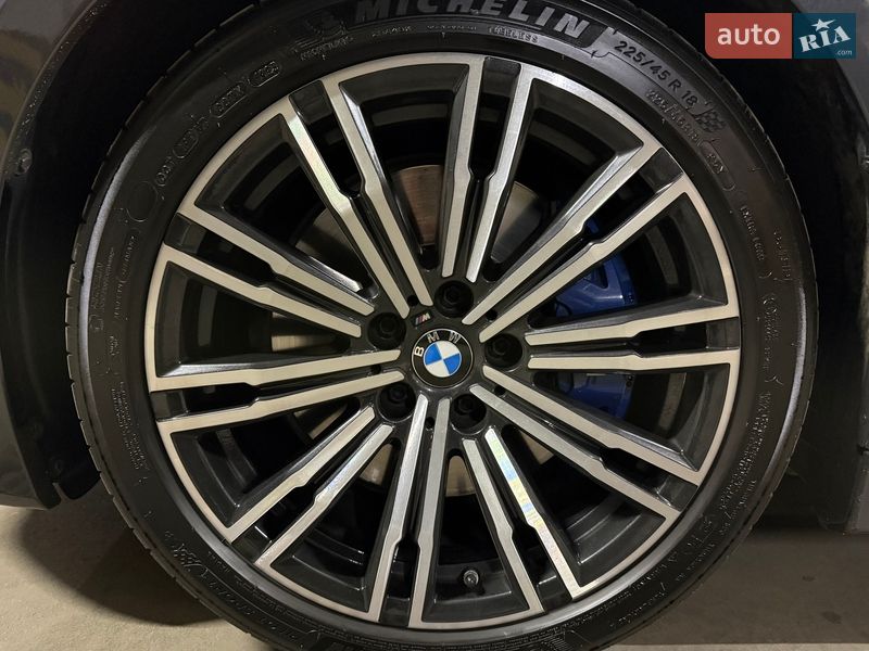Седан BMW 3 Series 2019 в Киеве