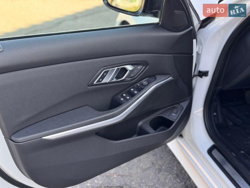Седан BMW 3 Series 2020 в Кропивницькому