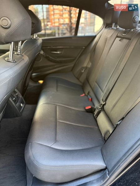 Седан BMW 3 Series 2017 в Киеве