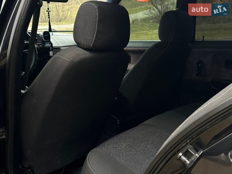 Седан BMW 3 Series 1995 в Гнівані