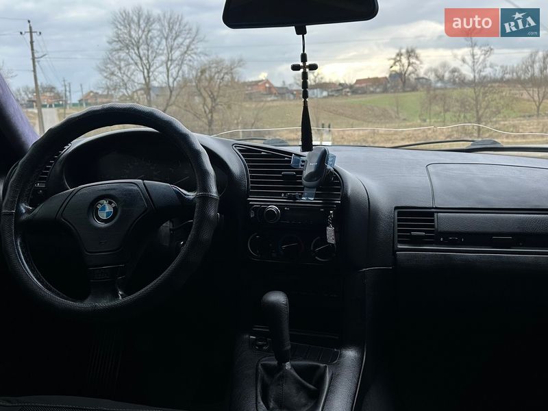 Седан BMW 3 Series 1995 в Гнівані
