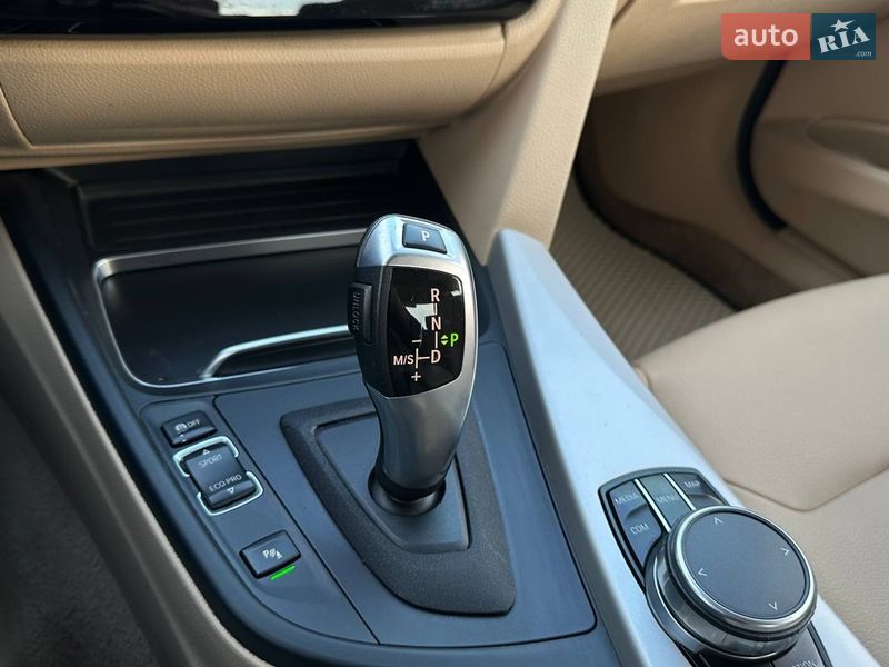 Седан BMW 3 Series 2016 в Киеве