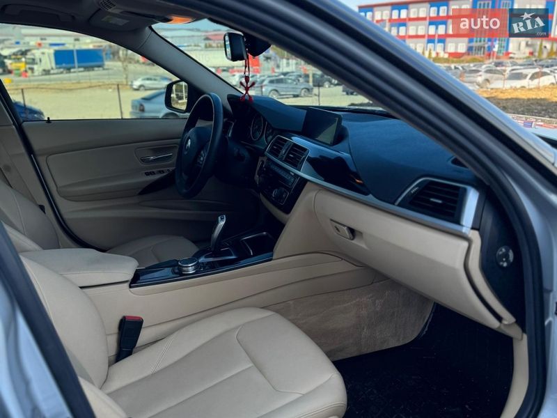 Седан BMW 3 Series 2015 в Городку