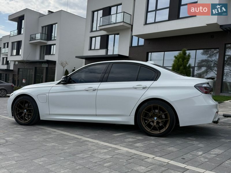 Седан BMW 3 Series 2017 в Ужгороді