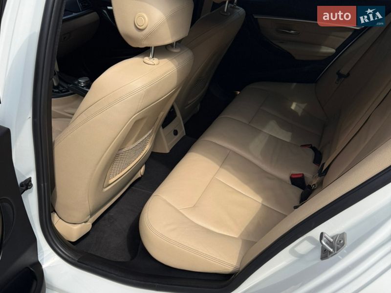 Седан BMW 3 Series 2017 в Ужгороді