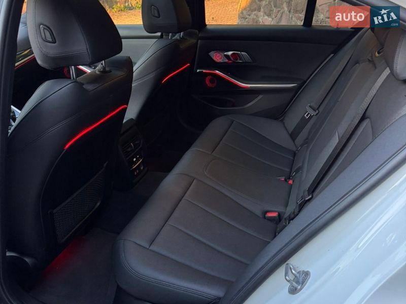 Седан BMW 3 Series 2020 в Львове