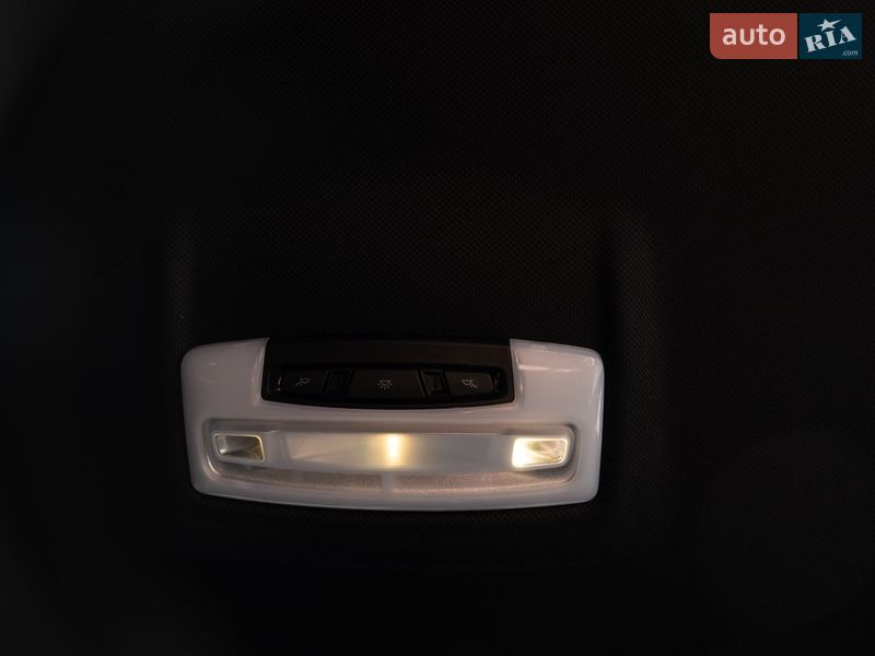 Седан BMW 3 Series 2016 в Львові