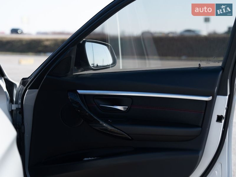 Седан BMW 3 Series 2016 в Львові
