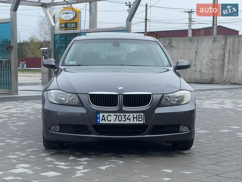 Седан BMW 3 Series 2005 в Нетешине