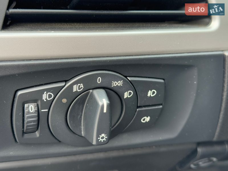 Седан BMW 3 Series 2005 в Нетешине