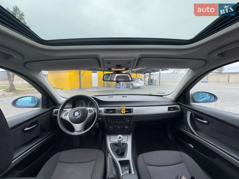 Седан BMW 3 Series 2005 в Нетешине
