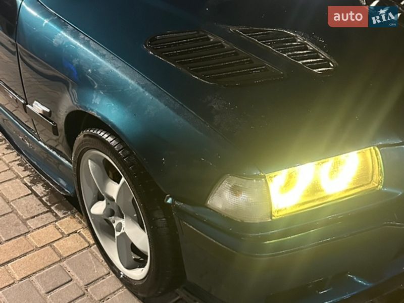 Седан BMW 3 Series 1995 в Днепре