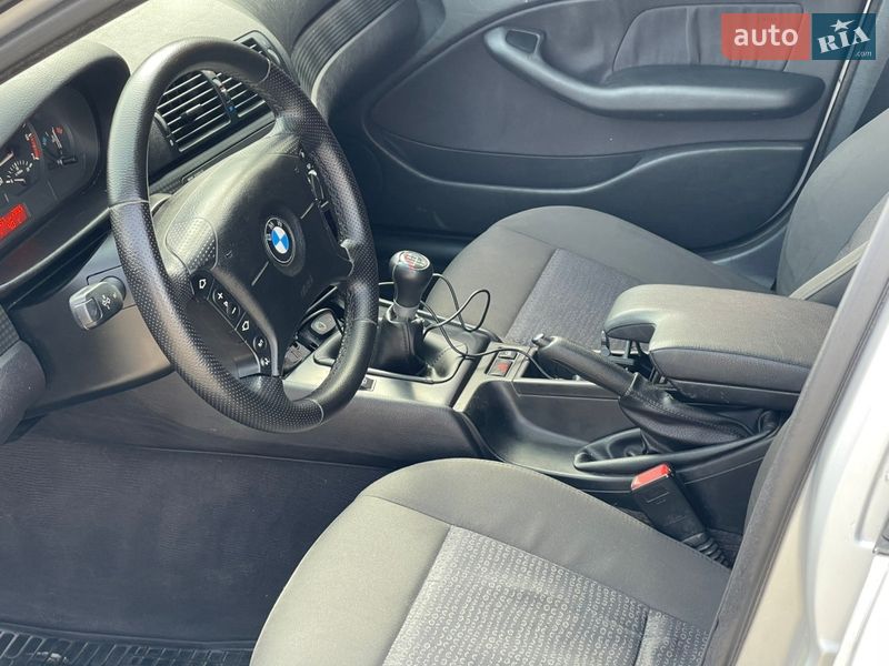 Универсал BMW 3 Series 2002 в Гусятине