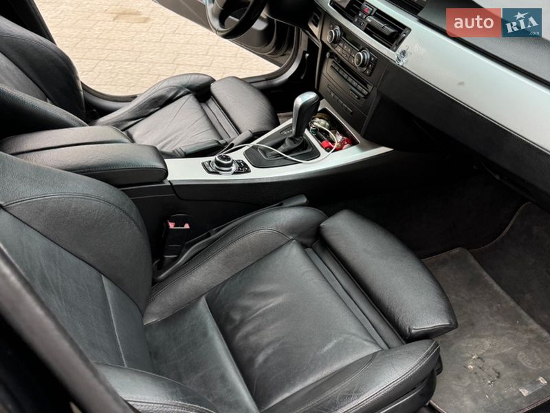 Седан BMW 3 Series 2009 в Львове