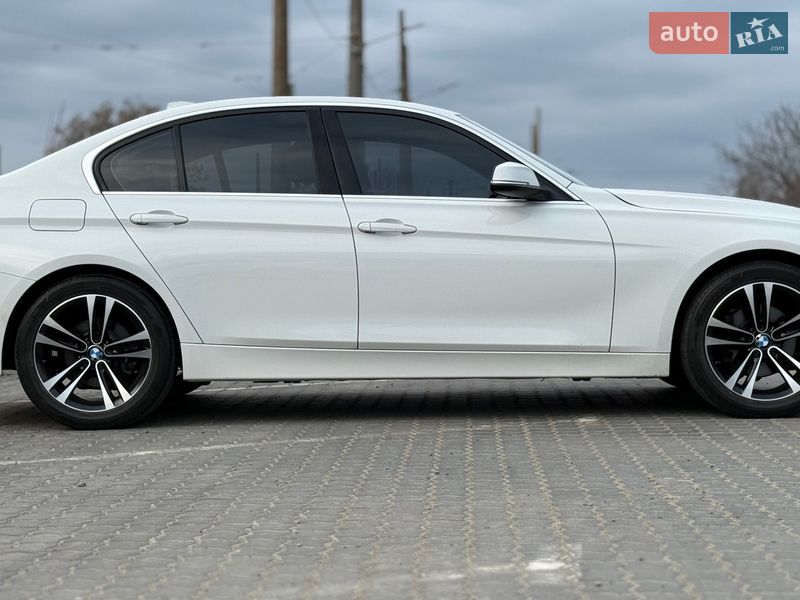 Седан BMW 3 Series 2017 в Одессе