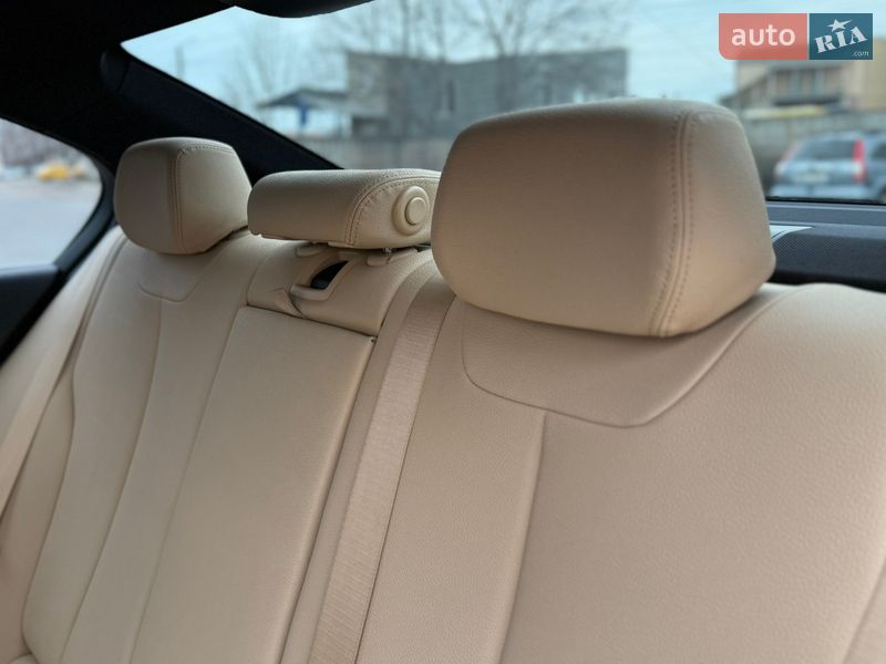 Седан BMW 3 Series 2017 в Одессе
