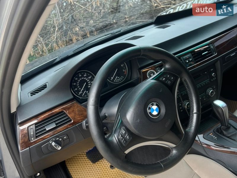 Седан BMW 3 Series 2011 в Львові