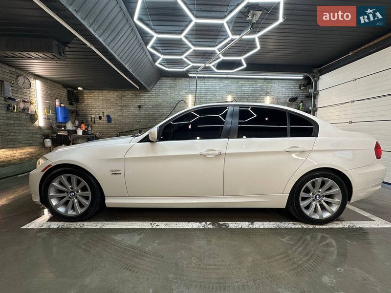 Седан BMW 3 Series 2011 в Черкасах