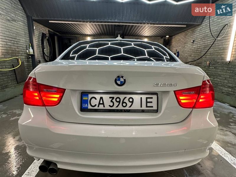 Седан BMW 3 Series 2011 в Черкасах