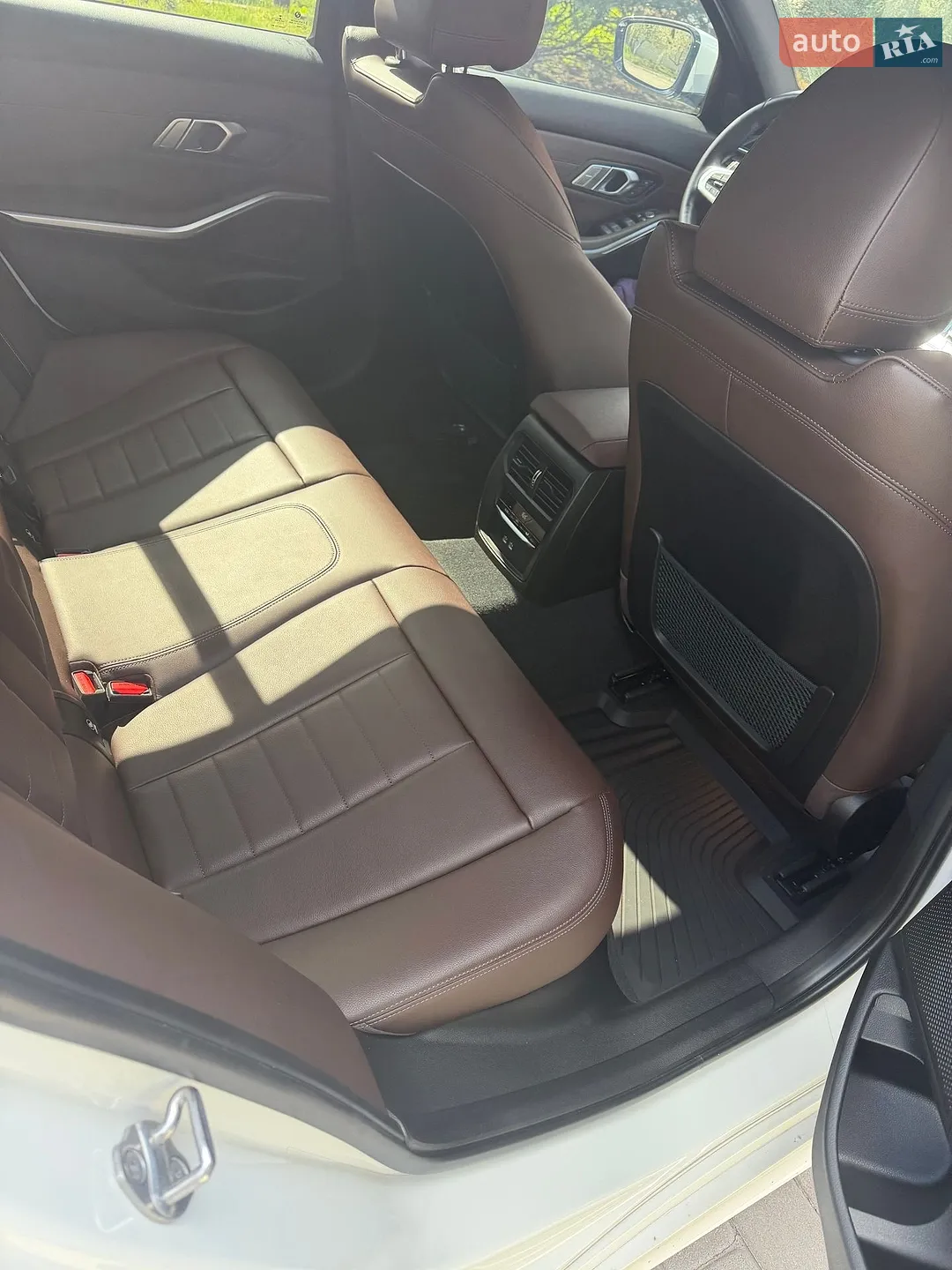 BMW 3 Series 2022 VIN WBA5V780808C59325 фото оголошення 4 з 5