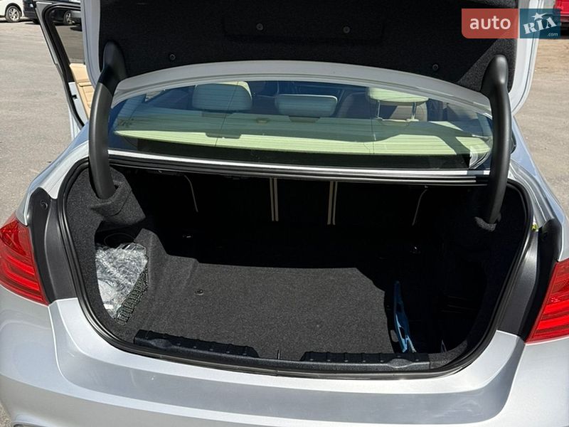 Седан BMW 3 Series 2013 в Виннице