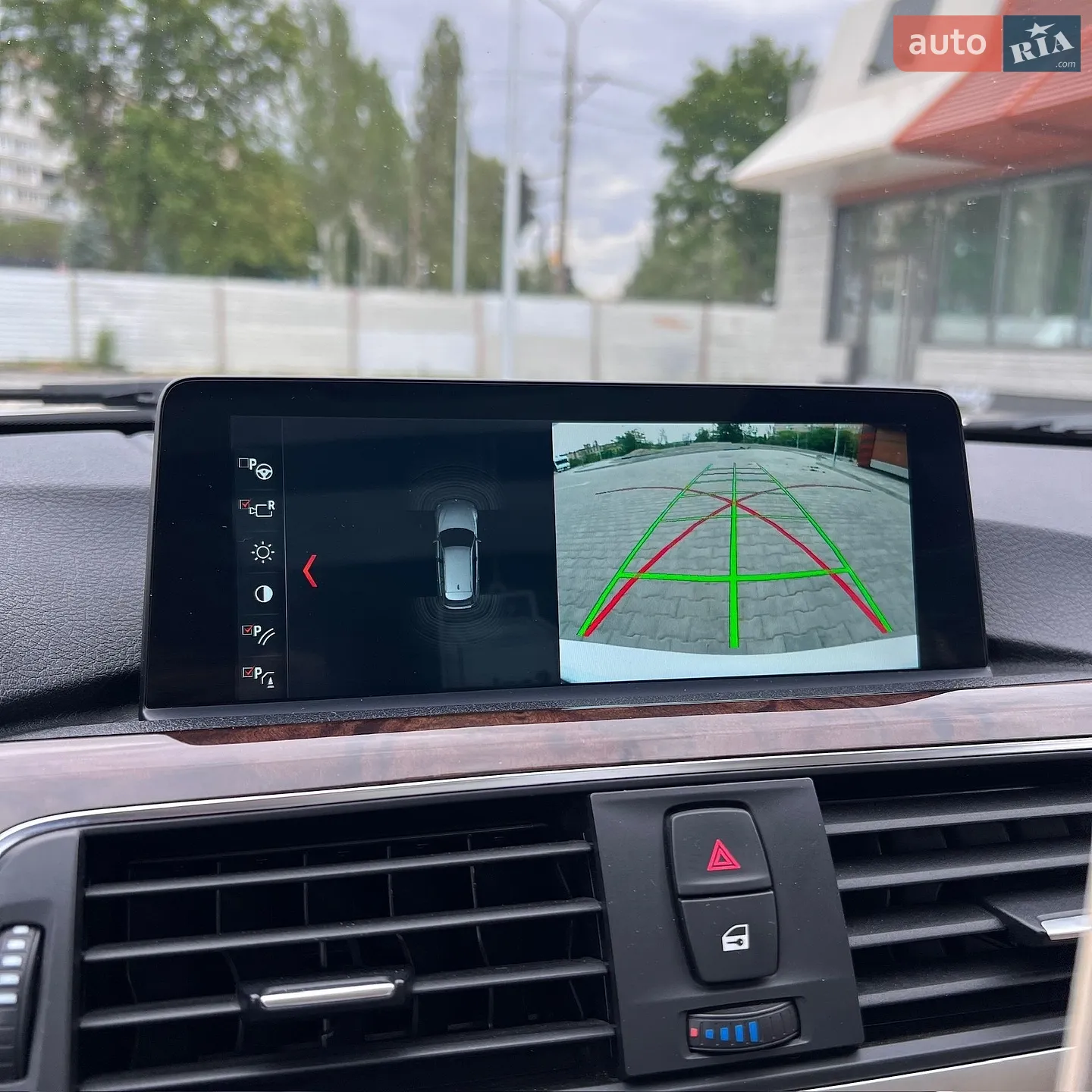 BMW 3 Series 2016 VIN WBA8J1C59GK710989 фото оголошення 24 з 33