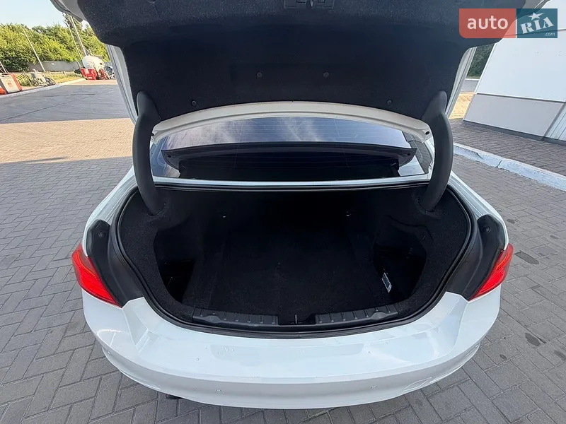 BMW 3 Series 2012 VIN WBA3B11040J403787 фото оголошення 16 з 46