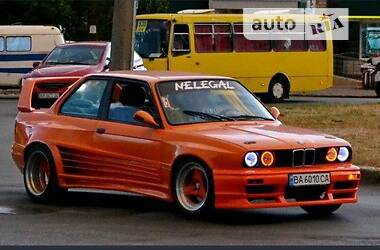 Купе BMW 318 1987 в Києві