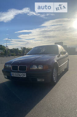 Седан BMW 318 1993 в Харькове