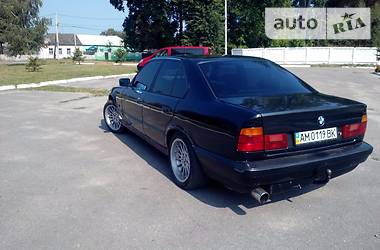 Седан BMW 5 Series 1990 в Емильчине