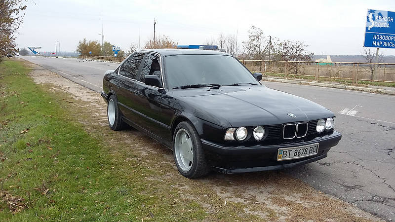 Седан BMW 5 Series 1993 в Бериславе