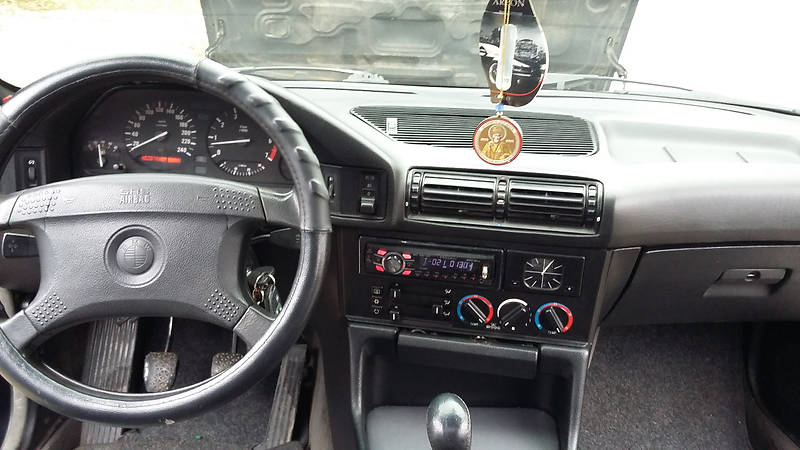 Седан BMW 5 Series 1993 в Бериславе