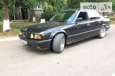 Седан BMW 5 Series 1990 в Запорожье