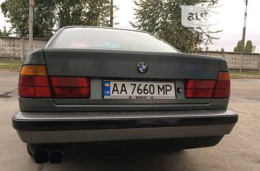 Седан BMW 5 Series 1990 в Киеве