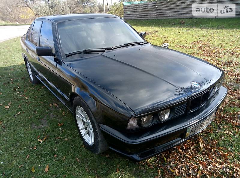 Седан BMW 5 Series 1990 в Запорожье