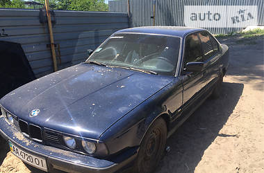 Седан BMW 5 Series 1990 в Киеве