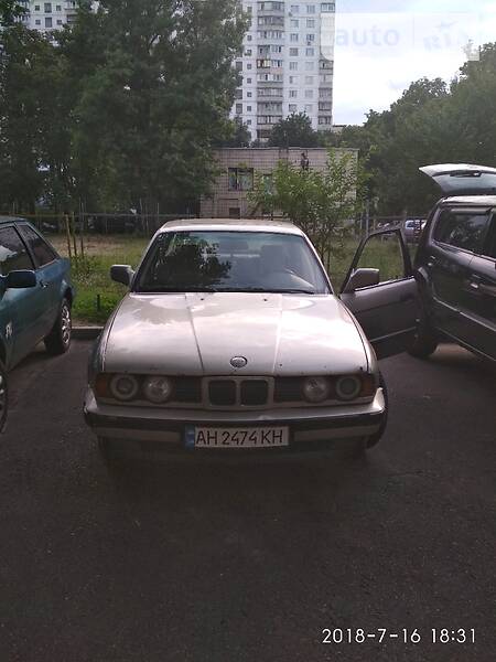 Седан BMW 5 Series 1989 в Киеве