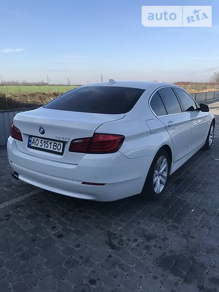 Седан BMW 5 Series 2013 в Мукачево