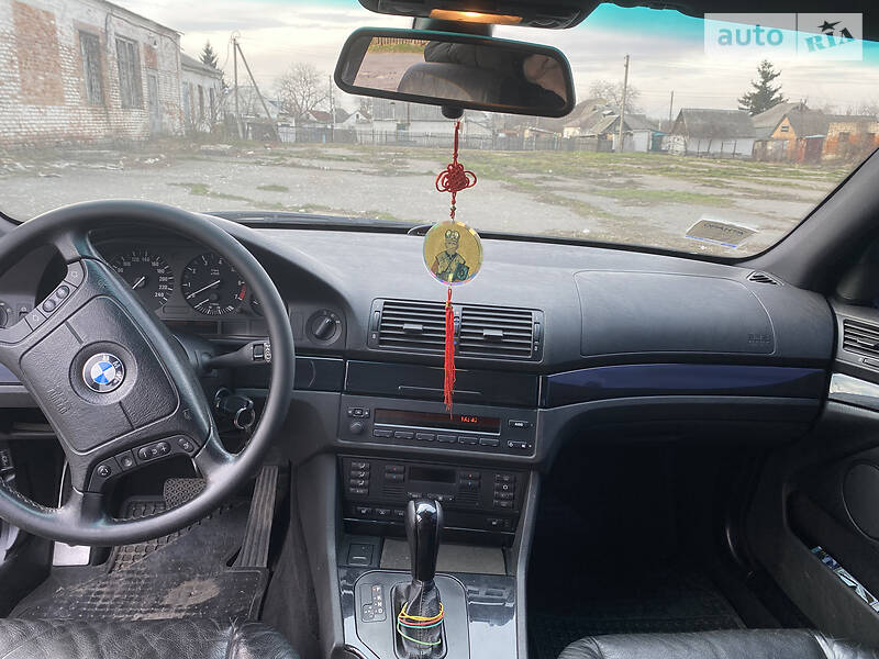 Седан BMW 5 Series 2001 в Хоролі