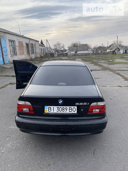Седан BMW 5 Series 2001 в Хоролі