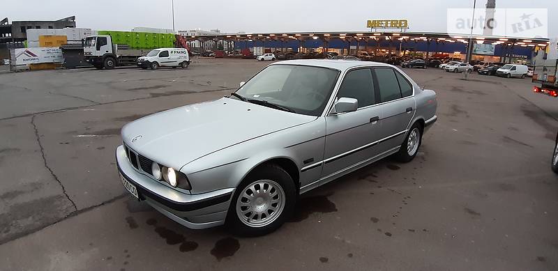 Седан BMW 5 Series 1989 в Львове