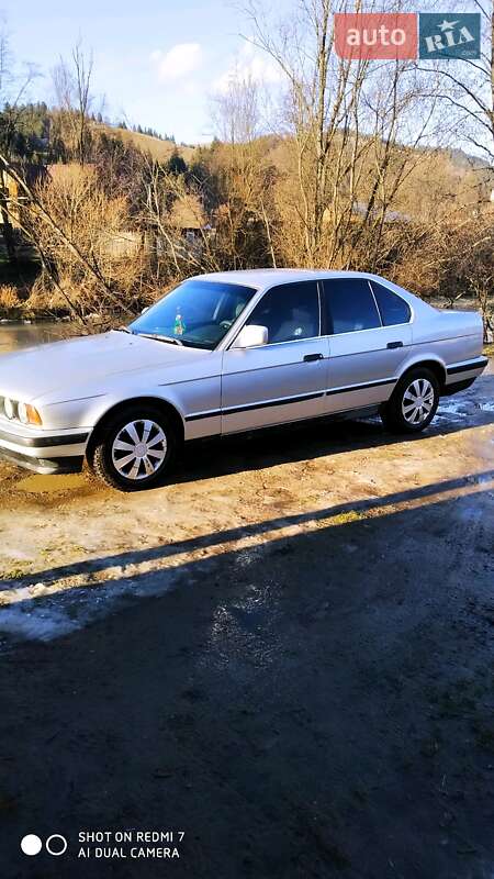 Седан BMW 5 Series 1990 в Черновцах