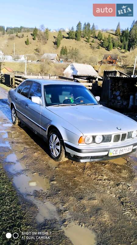 Седан BMW 5 Series 1990 в Черновцах