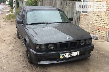 Седан BMW 5 Series 1990 в Киеве