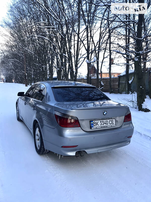 Седан BMW 5 Series 2004 в Рокитном