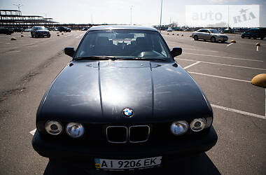 Седан BMW 5 Series 1990 в Киеве