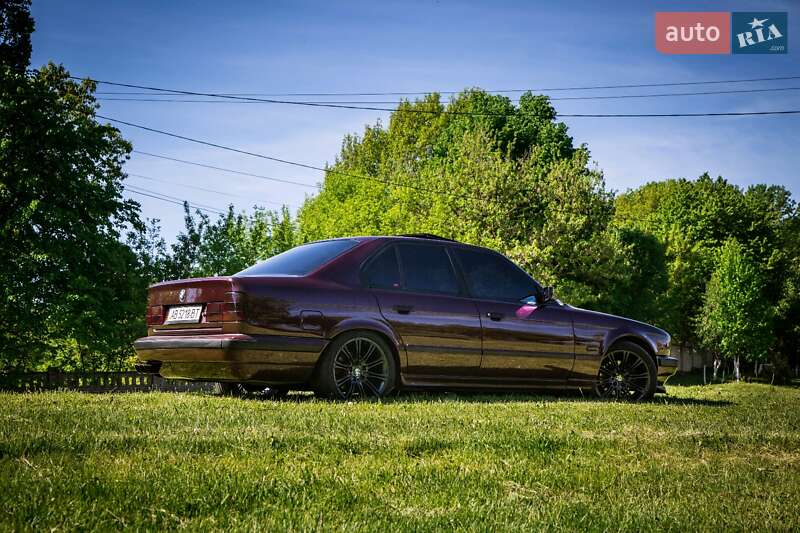 Седан BMW 5 Series 1992 в Виннице